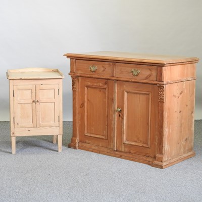 Lot 465 - An antique pine side cabinet