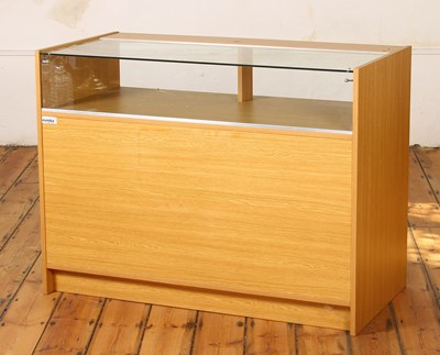Lot 702 - A shop display cabinet, having a glazed upper...