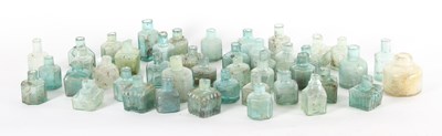 Lot 424 - A collection of vintage glass ink pots