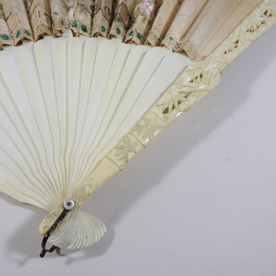 Lot 115 - A 19th century Chinese export embroidered fan