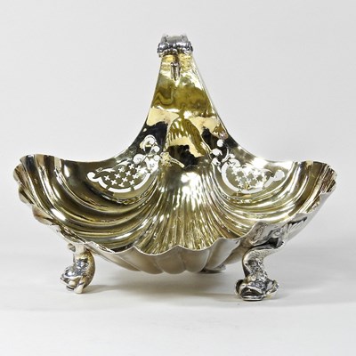 Lot 179 - An early 20th century gilt fruit dish