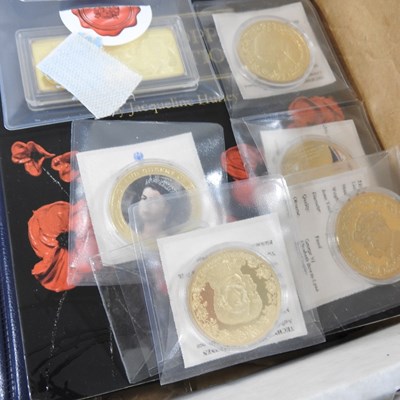 Lot 470 - A collection of modern commemorative proof...