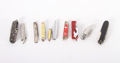 Lot 523 - A collection of ten various pocketknives