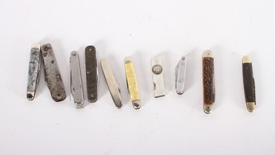 Lot 424 - A collection of ten various pocketknives