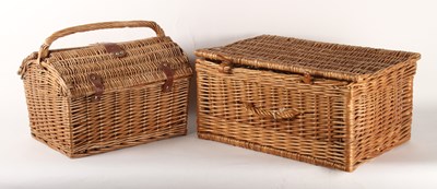 Lot 335 - A wicker hamper and picnic set