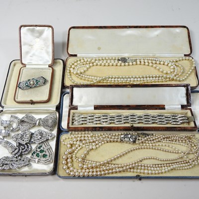 Lot 67 - A collection of costume jewellery