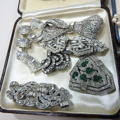 Lot 67 - A collection of costume jewellery