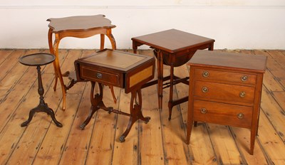 Lot 553 - A collection of occasional furniture, to...