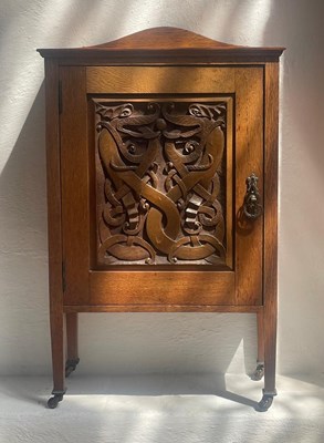 Lot 431 - An early 20th century oak cupboard, having a...