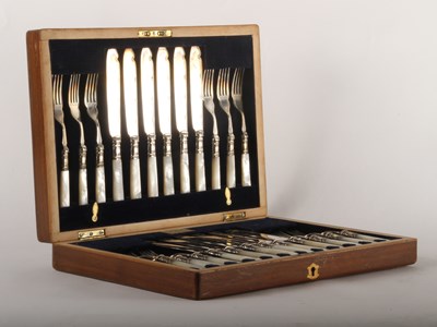 Lot 182 - A set of twelve early 20th century mother of...