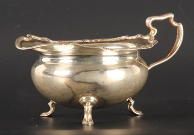 Lot 69 - A George V silver sauce boat, Sheffield 1911,...