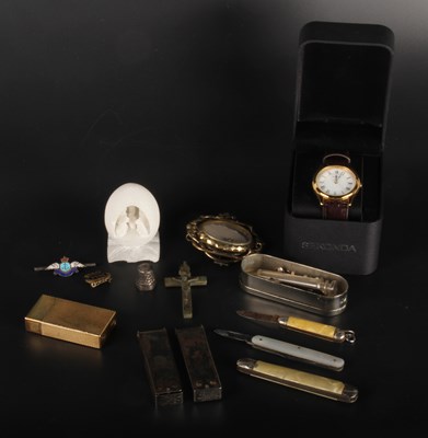 Lot 162 - A collection of miscellaneous items, to...