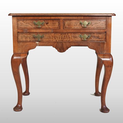 Lot 524 - An antique walnut and crossbanded lowboy