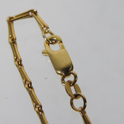 Lot 106 - A 9 carat gold chain