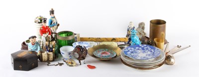 Lot 540 - A collection of Chinese porcelain and other...