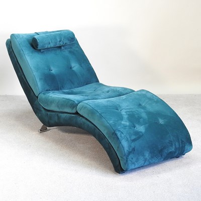 Lot 54 - A modern blue velvet upholstered chaise longue,...