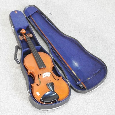 Lot 44 - A Stentor students' violin, with a fourteen...