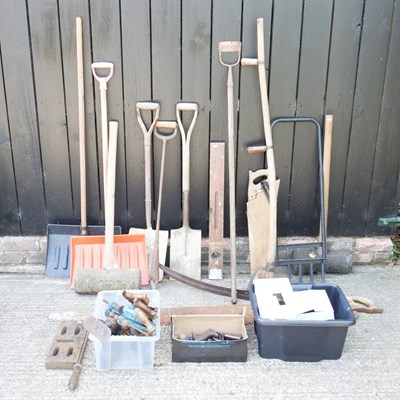Lot 477 - A collection of gardening and hand tools