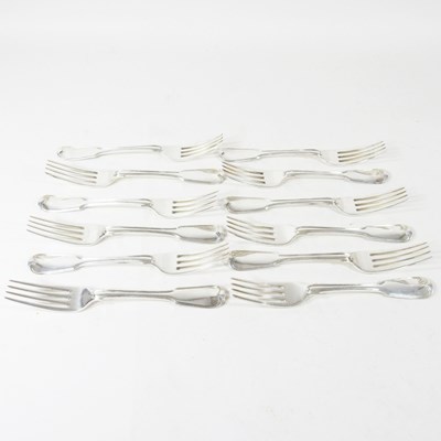 Lot 208 - A set of twelve George III silver fiddle and...