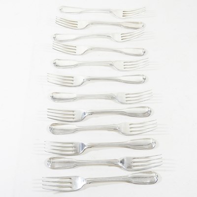 Lot 147 - A set of twelve George III silver fiddle and...