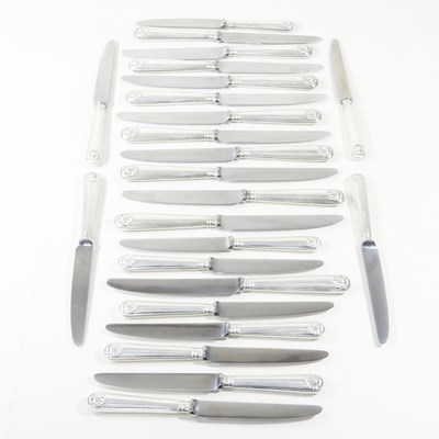 Lot 188 - A set of twelve silver handled shell pattern...