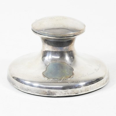 Lot 85 - An early 20th century silver capstan inkwell,...