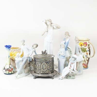 Lot 359 - A collection of Lladro and Nao figures,...