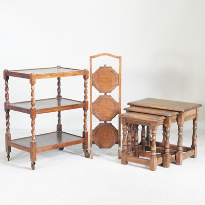 Lot 471 - A nest of three oak occasional tables,...