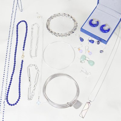 Lot 326 - A lapis lazuli single strand bead necklace,...