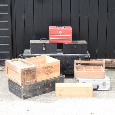 Lot 343 - A collection of tool boxes and cases