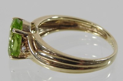 Lot 58 - A 9 carat gold peridot ring