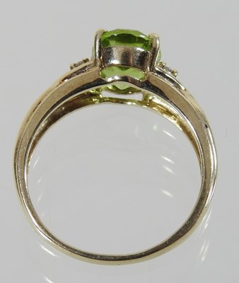 Lot 58 - A 9 carat gold peridot ring