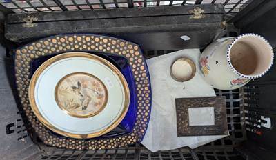 Lot 552 - A collection of various items, including a...