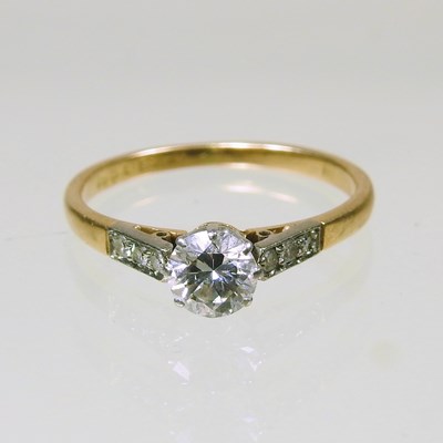 Lot 138 - An 18 carat gold diamond ring, approximately 0....