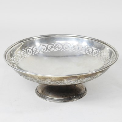 Lot 206 - An early 20th century silver bowl, of circular...