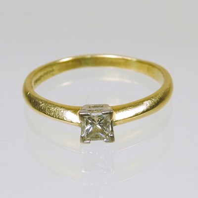 Lot 325 - An 18 carat gold solitaire diamond ring, the...