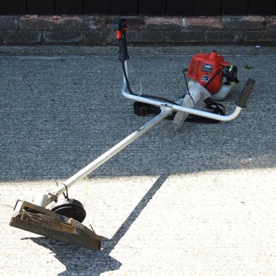 Lot 450 - A Sovereign petrol strimmer
