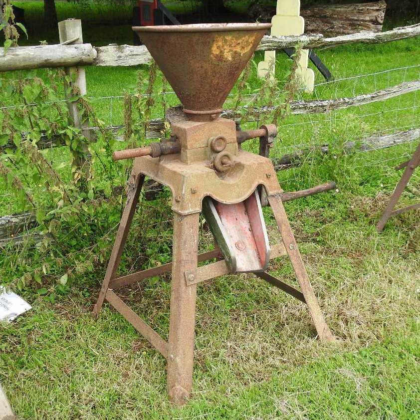 Lot 532 - An early 20th century Bentall & Co corn grinder