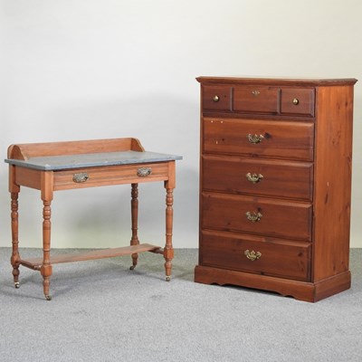 Lot 405 - An Edwardian satin walnut wash stand