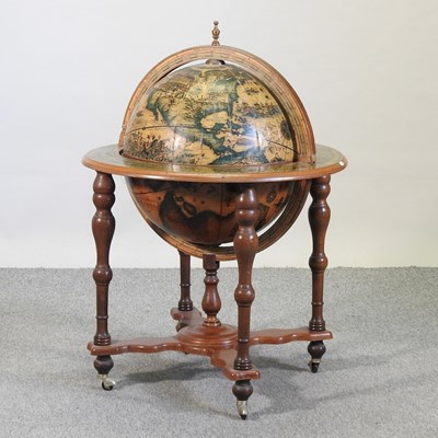 Lot 614 - A 20th century globe drinks cabinet