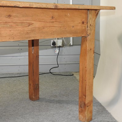 Lot 412 - An antique pine dining table
