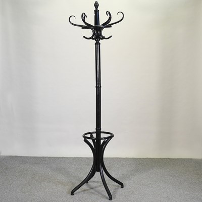 Lot 633 - A modern black painted bentwood hat stand