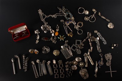 Lot 124 - A collection of mainly silver jewellery, to...