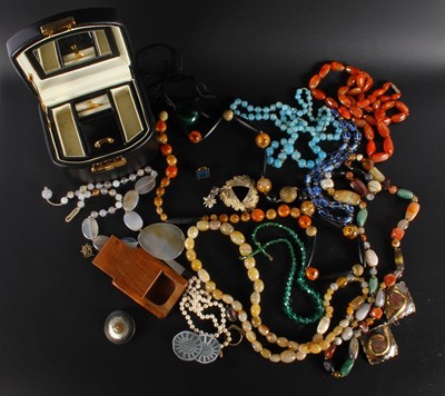 Lot 106 - A collection of mainly polished hardstone...