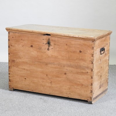 Lot 393 - A 19th century pine blanket box