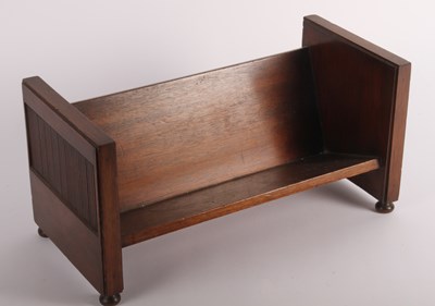 Lot 565 - An early 20th century mahogany single...
