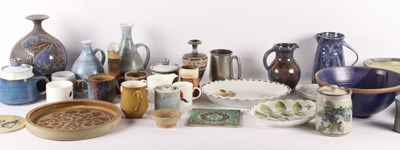 Lot 693 - A collection of studio pottery and other ceramics