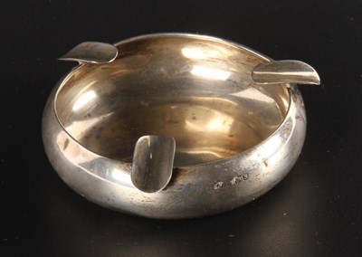 Lot 447 - An Elizabeth II silver ashtray with three...