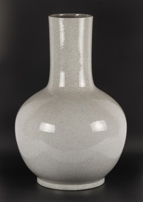 Lot 110 - A large Chinese white crackle glazed...