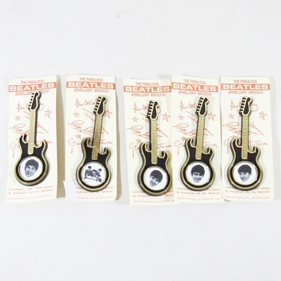 Lot 620 - A collection of five Beatles badges (5)